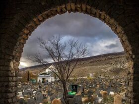 جاده عجیب اولین قبرستان مسلمانان ایران است اینجا اجساد مردگان