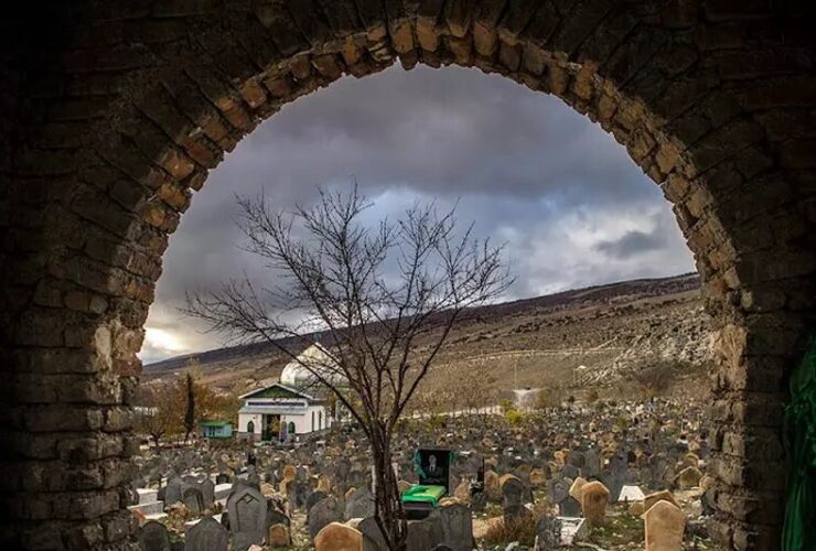 جاده عجیب اولین قبرستان مسلمانان ایران است اینجا اجساد مردگان