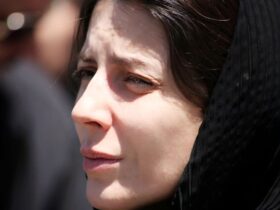 چهره غمگین لیلا حاتمی در مراسم ختم مادرش