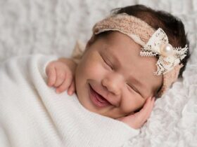 چرا نوزادان در خواب لبخند می زنند؟