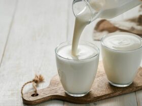 یک لیوان شیر حاوی چه ویتامین هایی است؟