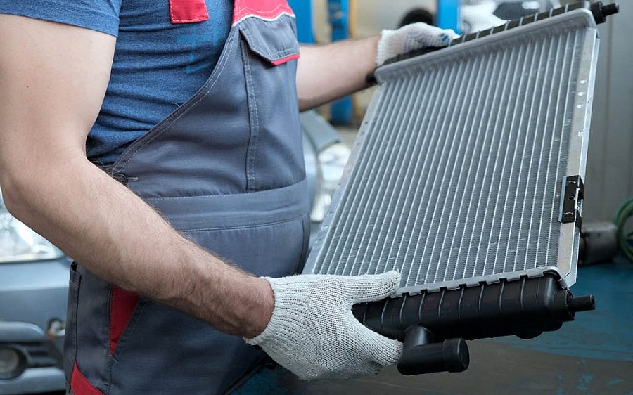 How to Tell If a Car Radiator is Clogged B 161121 1024x640 1