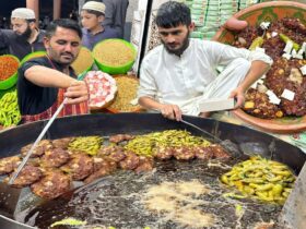 غذای خیابانی در پاکستان؛ پخت چپلی کباب در پیشاور