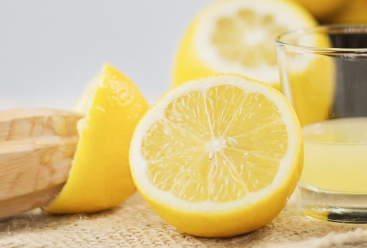 چرا آب لیمو تیره می شود؟