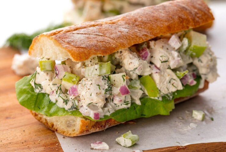 طرز تهیه ساندویچ ران مرغ خوشمزه با سالاد کلم 11 طرز تهیه ساندویچ ران مرغ خوشمزه با سالاد کلم