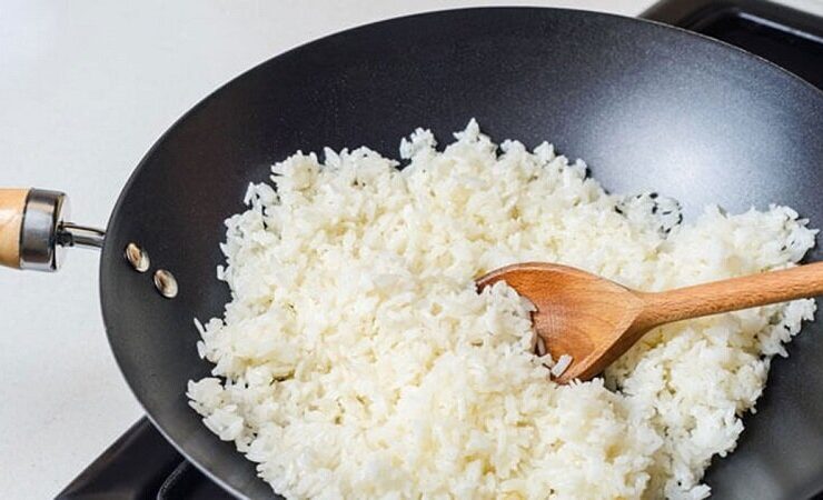 آیا گرم کردن مجدد برنج پخته شده خطرناک است؟