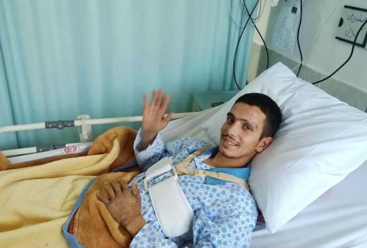 این جوان 19 ساله توسط تیم قلب بیمارستان شریعتی اصفهان نجات یافت. 34 این جوان 19 ساله توسط تیم قلب بیمارستان شریعتی اصفهان