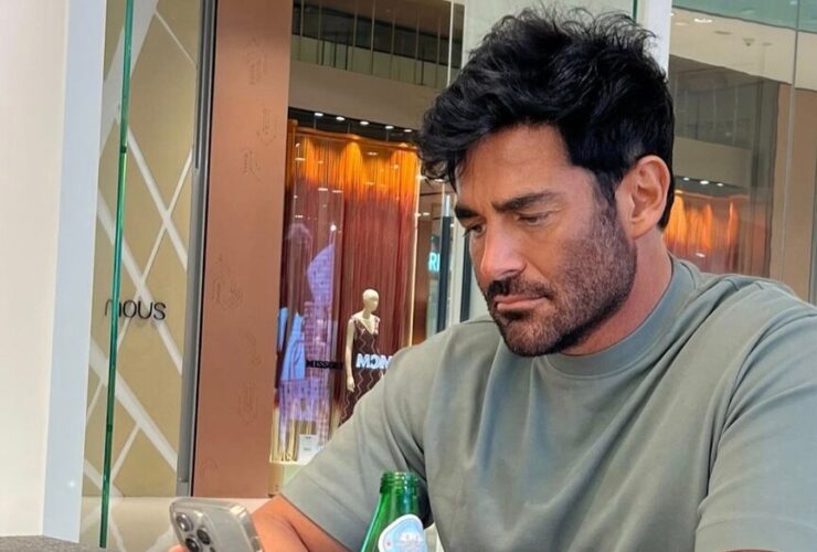 محمد گلزار بالای برجعکس