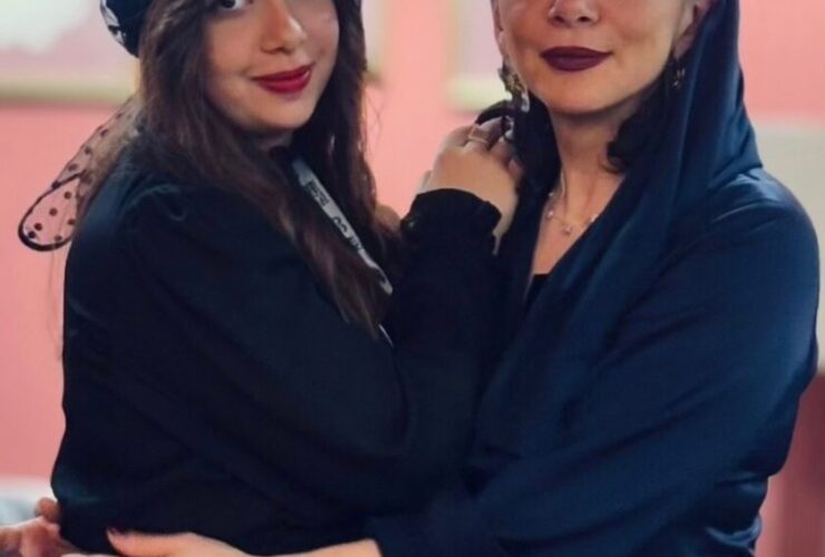 مستانه مهاجر به همراه دخترش در جشنواره کلکته