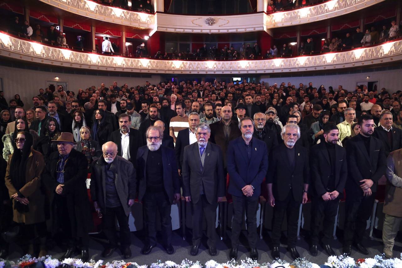 با جشن سیروس آلوند ، جشنواره فیلم فجر افتتاح شد/ الواند: من نوشتم ، آن را انجام دادم و آزاد کردم و حقوقم را گرفتم و این انگیزه من بود.