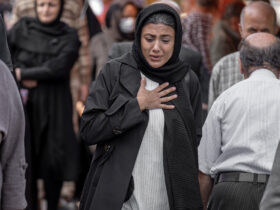 Saint روی صفحه ظاهر می شود و احساس گم شدن