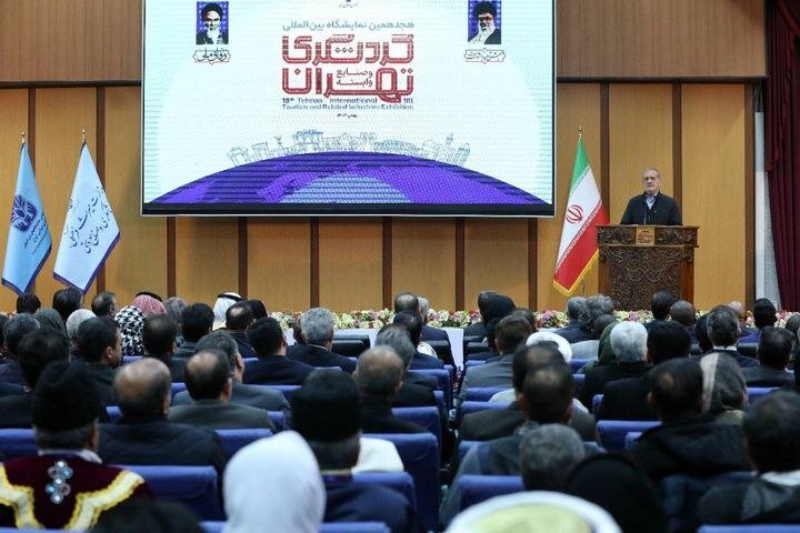 نمایشگاه پزشکان در مراسم افتتاحیه نمایشگاه گردشگری تهران ایران را