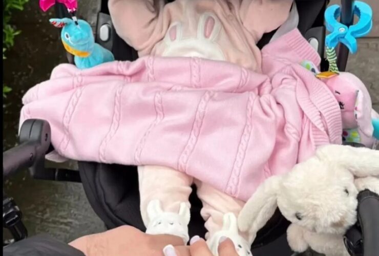 با بازیگر زن و دخترانعکسهای آقای خواننده