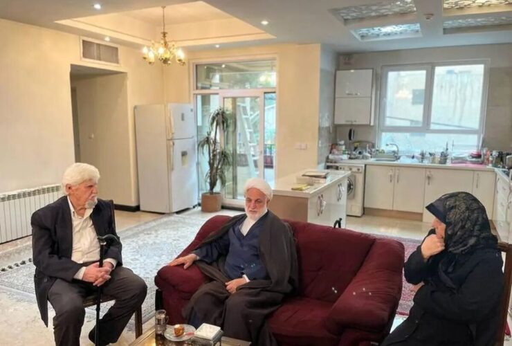 حضور Hojjateslam Mohseni Ejei در خانه "Enayatollah Bakhshi"