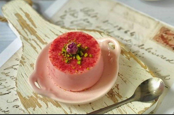 گل رز شیرین ؛ بهار