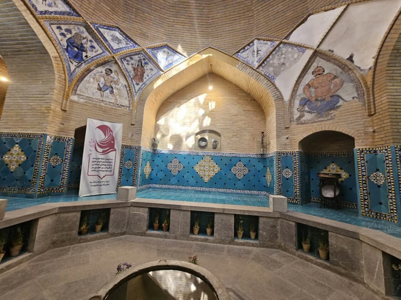 1745419523 915 زیبایی شاهزاده ها حمام نیمه در بازار تاریخی تصویر
