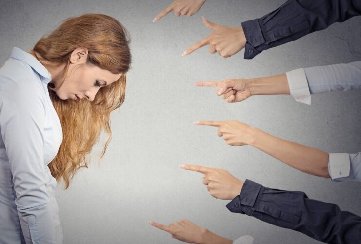 چرا در مورد خودمان هستیم؟