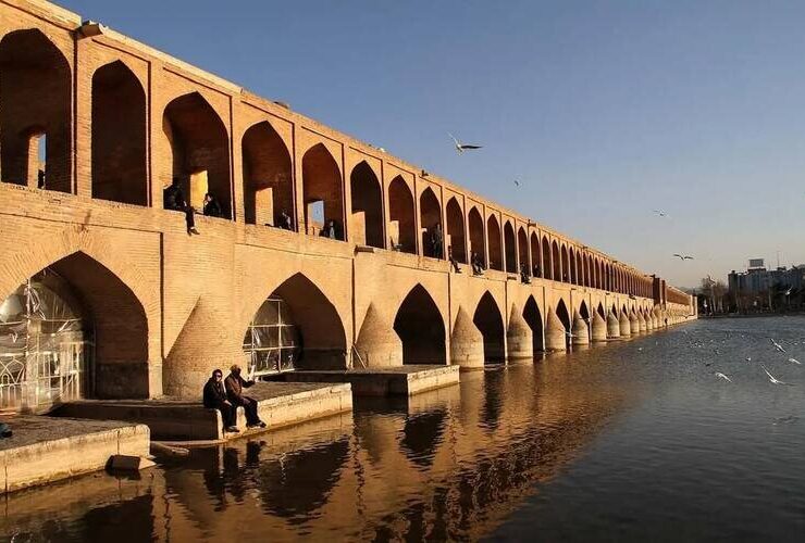 نوشتن یک بنای تاریخی در فیلم سی فیلم Isfahan