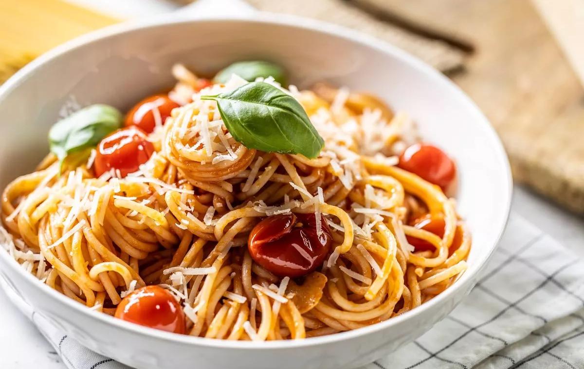 چگونه رژیم ماکارونی را با سس سویا درست کنیم