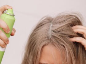 آیا به جای شستشوی مو از شامپو خشک استفاده می کنید؟ هرگز! / ترجمه