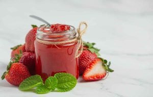 نحوه ساخت مربای توت فرنگی خانگی + کالری