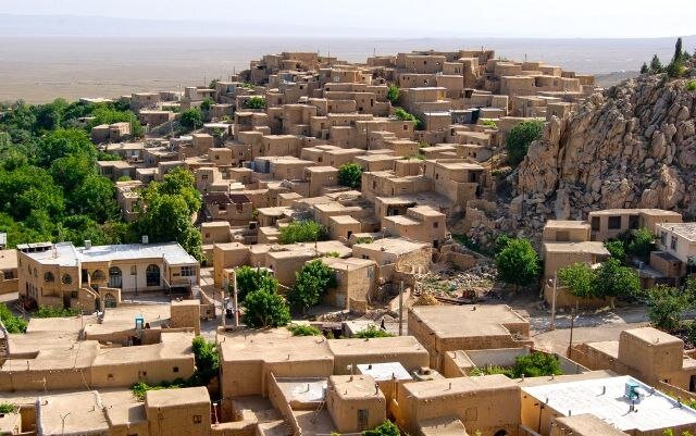 سفر به گشت و گذار در قاره/ جنگل کوچک و یک زیستگاه فنات به هک مقبره عرفانی