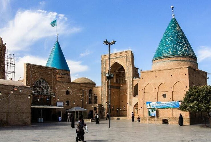 سفر به گشت و گذار در قاره/ جنگل کوچک و یک زیستگاه فنات به هک مقبره عرفانی