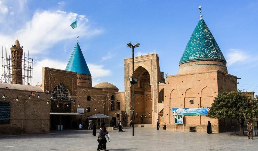 سفر به گشت و گذار در قاره/ جنگل کوچک و یک زیستگاه فنات به هک مقبره عرفانی