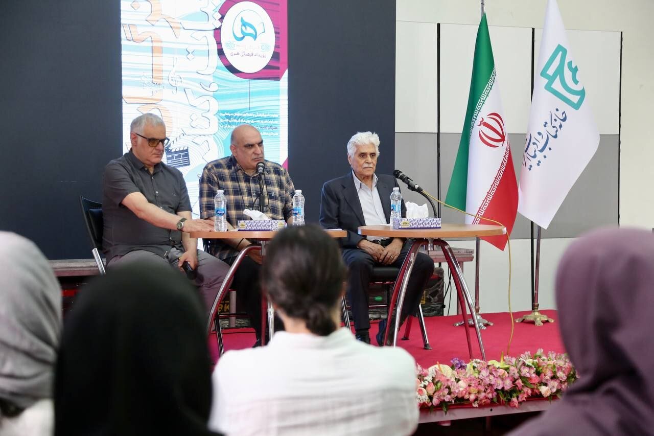 هارون یاشایی: هنر ایرانی باید به ناصر تاکووی افتخار کند/ سینما هرگز نباید از ادبیات/ ادبیات آگاه باشد و هویت فرهنگی مردم ایران را شکل دهد