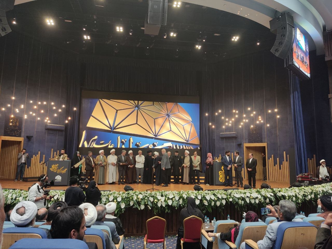 ایران بیش از هر زمان دیگری به منطق گفتگوی امام رضا احتیاج دارد