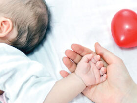آیا آب نخل و آب شکر برای از بین بردن کولیک نوزاد مفید است؟