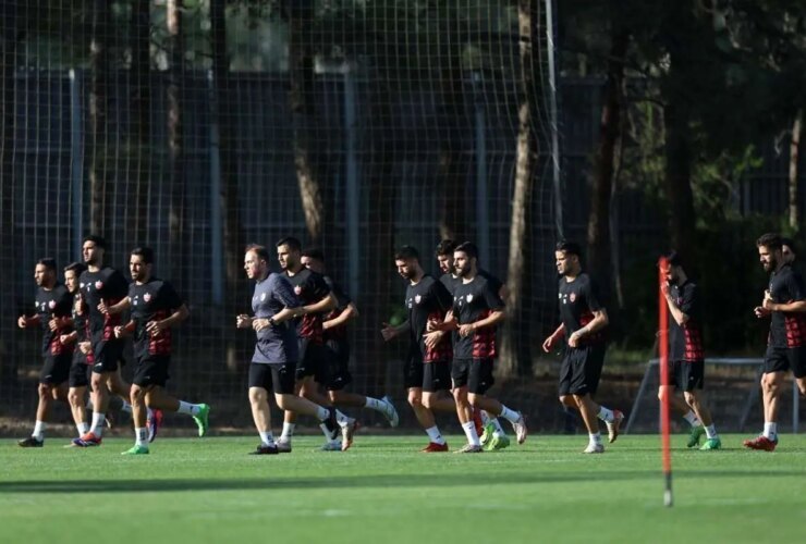 پرسپولیس را با نیمی از تیم مصدوم تمرین کنید!
