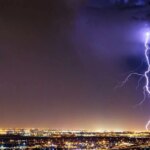 وقتی رعد و برق در آسمان و جهان خوشبو می شود