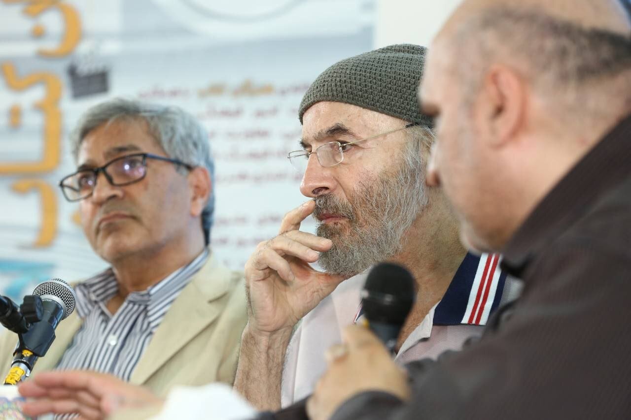 Kianoush Ayari: من سعی می کنم مشکلات زندگی را بپذیرم/ من به دنبال یک دروازه سبک در تاریکی هستم