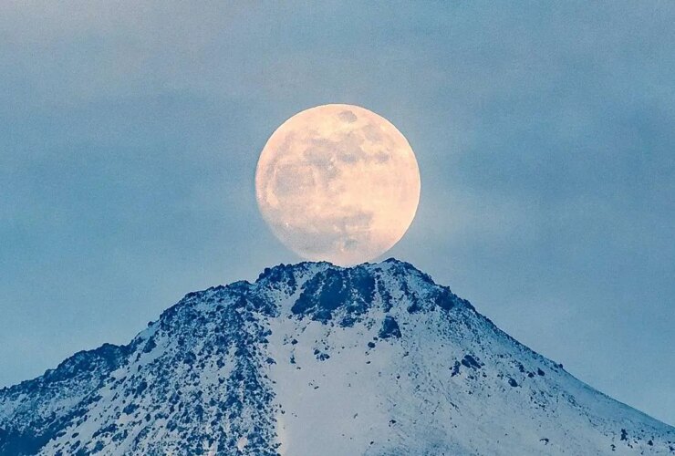 تصاویر قرص ماه کامل در قله Sabalan