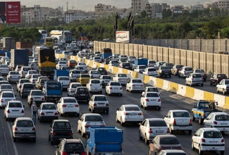 در بعضی از محورهای شمالی / گرد و غبار ، ترافیک سنگین محورهای جنوبی خود را برداشته است