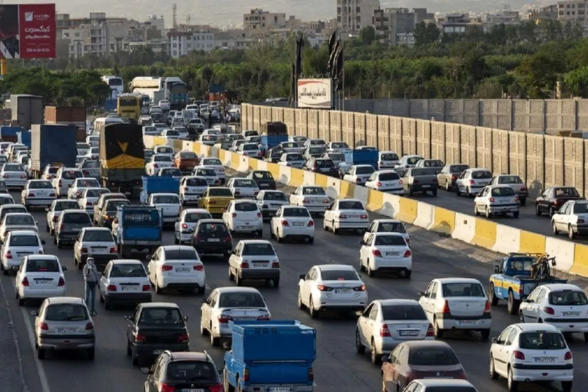 در بعضی از محورهای شمالی / گرد و غبار ، ترافیک سنگین محورهای جنوبی خود را برداشته است