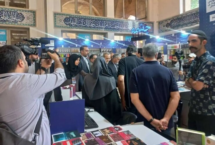 رئیس جمهور تهران از نمایشگاه کتاب بازدید کرد