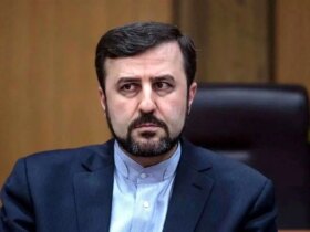 ملاقات غاریب آبادی با دیپلمات های سه کشور اروپایی در استانبول