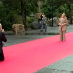 همانطور که می بینید ، نخست وزیر آلبانی از خربزه گرجی زانو استقبال کرد