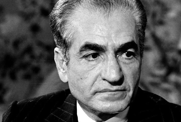 سؤال از زمین از مادر پادشاه ؛ گواهی تاریخی روابط دادگاه پهلوی