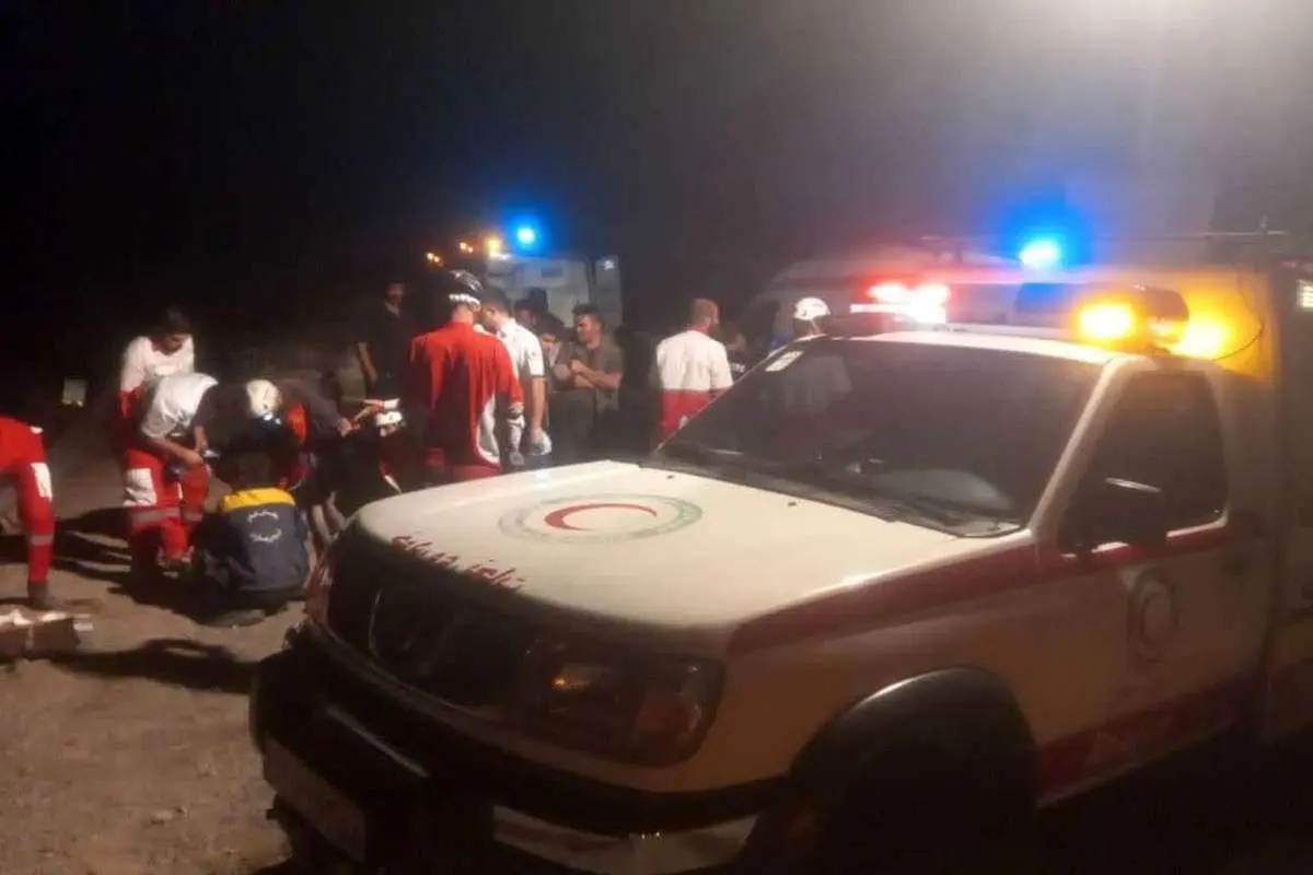 مصدومیت 4 نفره در سرنگونی اتوبوس در جاده بغین-جار کرمان