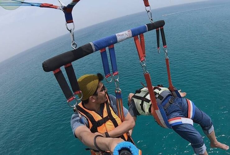 دوباره روی صفحه نمایش به "Hangout مستند"/ "Torgi" مراجعه کنید