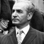 4 سال پیش: محمد رضا پهلوی در پشت فرمان اولین پیکان ایران