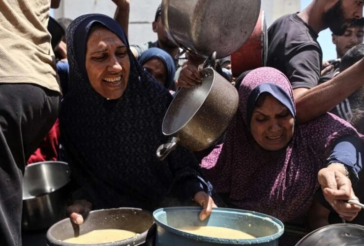 تصاویر غذا و نان ؛ آخرین نفس محاصره و بمباران آوار