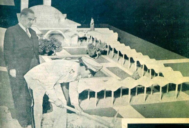 تصاویر 5 سال پیش شاه کلانگ ، مسجد دانشگاه تهران فرود آمد.