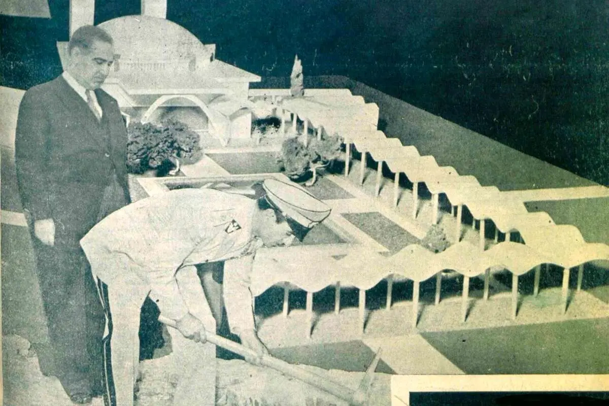 تصاویر 5 سال پیش شاه کلانگ ، مسجد دانشگاه تهران فرود آمد.