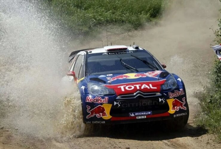 برای دیدن لحظه وحشتناک جمعیت مخاطب و یک ماشین تجمع