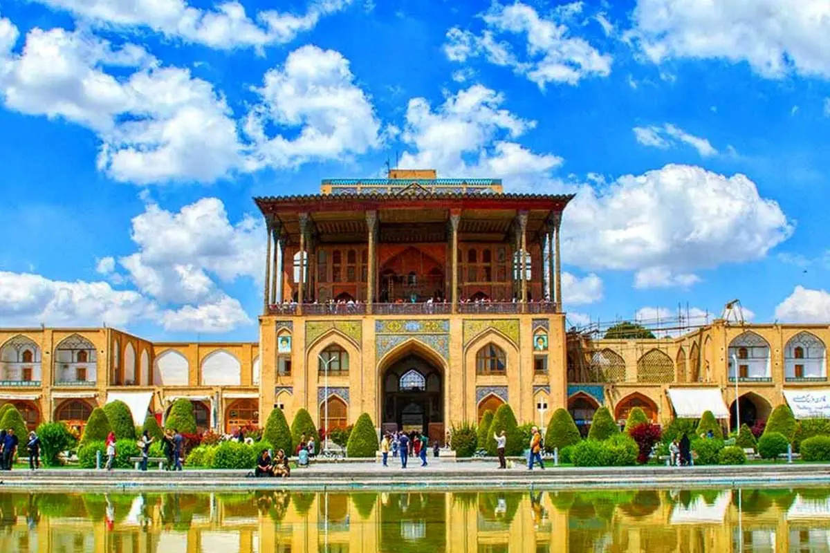 تصویر ؛ ISFAHAN 5 سال پیش ، qapu بزرگ در قاب قاجار!
