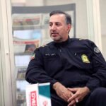 پلیس منحصر به هشدار منحصر به فرد است: مقاومت در برابر آتش ما. اگر به اسلحه آمدید ...
